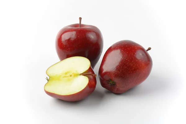 Dwóch i pół jabłka czerwony — Zdjęcie stockowe