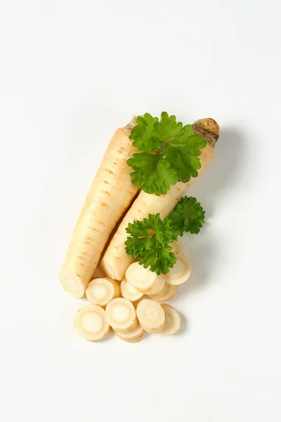 Petersilienwurzel in Scheiben geschnitten — Stockfoto