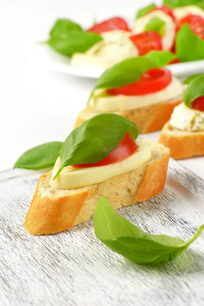 Mozzarela tomato canapes — Stock Photo, Image