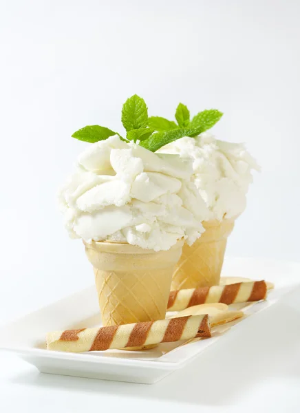 Frozen yogurt in wafer cups — Stock Photo, Image