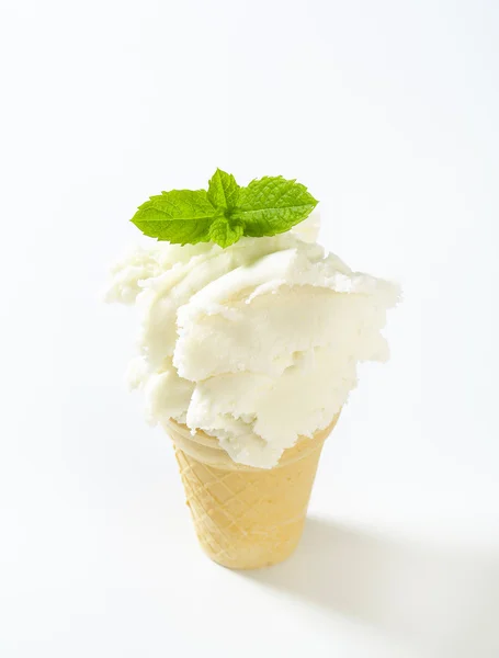 Cone de sorvete branco — Fotografia de Stock