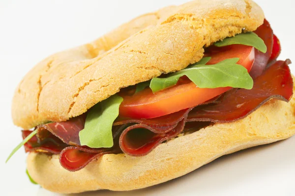 Panino friselle con manzo affumicato — Foto Stock