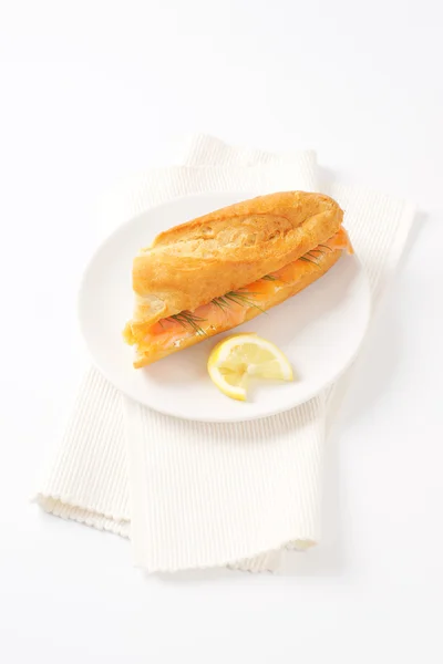 Smoked salmon sandwich — Stock Photo, Image