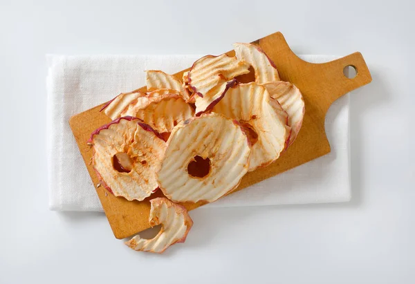 Dried Apple Chips Rings Cutting Board — Stock Photo, Image