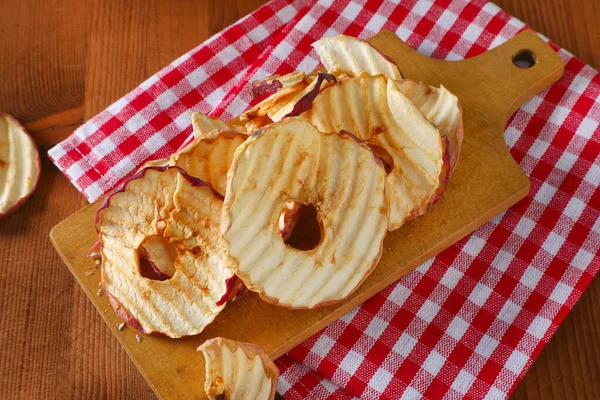 Batatas Fritas Maçã Secas Anéis Tábua Corte — Fotografia de Stock