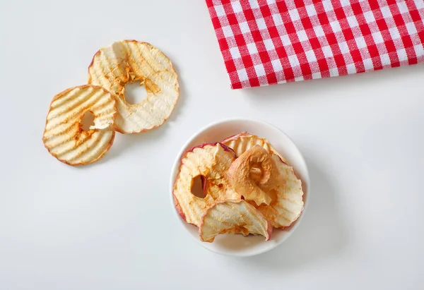 Skål Med Torkade Äppelskivor Äppelchips Eller Ringar — Stockfoto