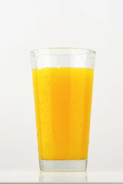 Sklenice pomerančového džusu — Stock fotografie