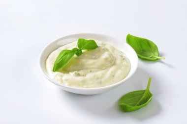 krem salata sosu