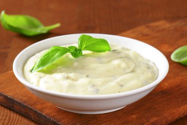 krem salata sosu