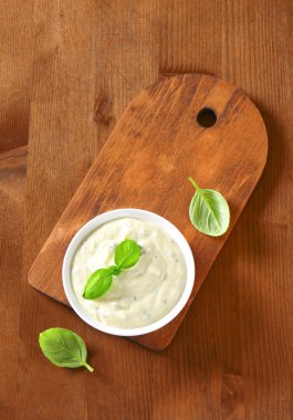 krem salata sosu