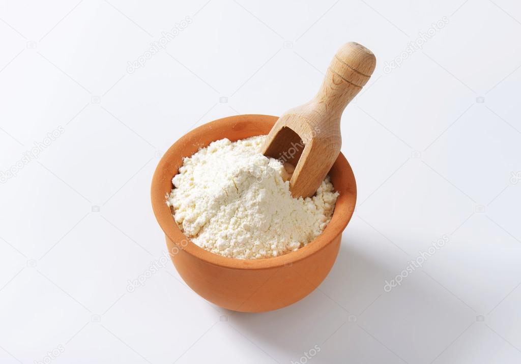 Wheat flour in terracotta dish