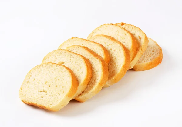 Нарезанный белый хлеб — стоковое фото