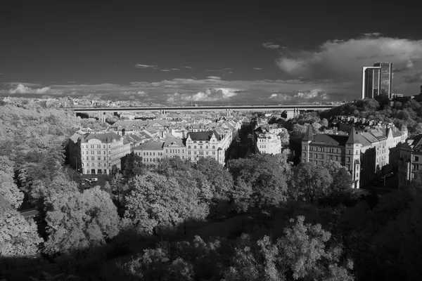 Nuselsky Bridge above the streets of Nusle, Prague, Czech Republ — Stock Photo, Image