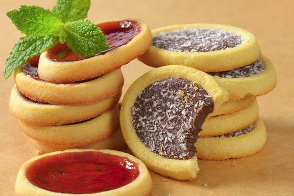 Jam  and chocolate filled tartlets — Stock Photo, Image