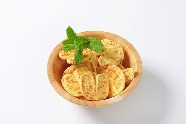 Biscuiți de brânză în formă de inimă — Fotografie, imagine de stoc