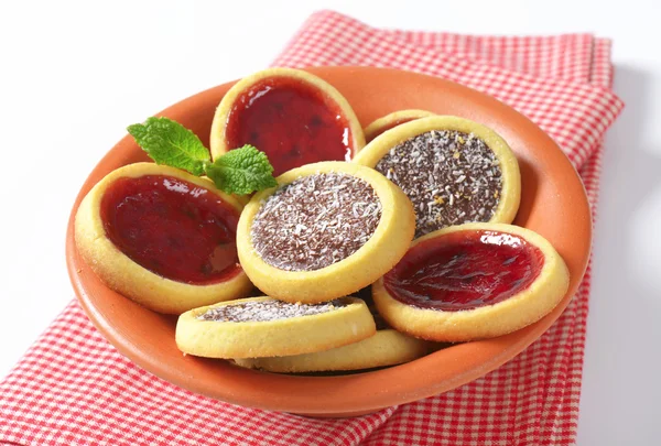 Tartaletas rellenas de mermelada y chocolate — Foto de Stock
