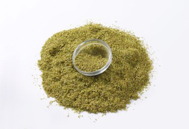 Kurutulmuş mercanköşk yaprakları