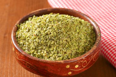 Kurutulmuş mercanköşk yaprakları