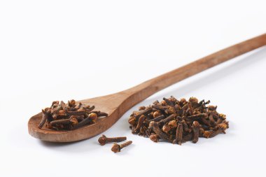 Kurumuş karanfiller