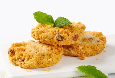 Ufalanan Mısır unu ve Badem Çerezler