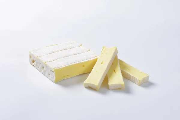 Lágy sajt, vékony fehér kéreggel — Stock Fotó