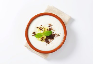 Muz ve çikolata ile pureed sütlaç