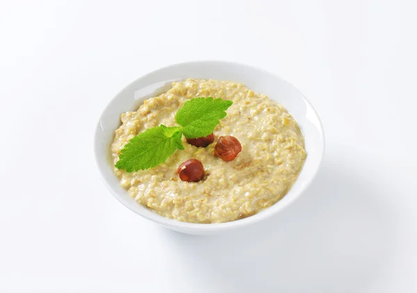 Oatmeal porridge with hazelnuts — Stock Photo, Image