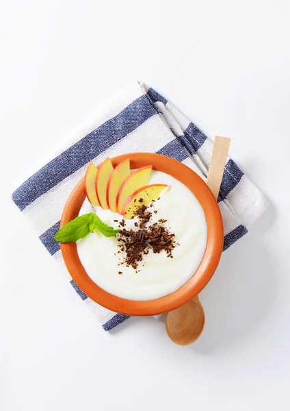 Semolina or rice pudding with apple and chocolate — Stock Photo, Image