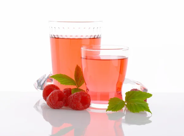 Vasos de agua con sabor a frambuesa —  Fotos de Stock