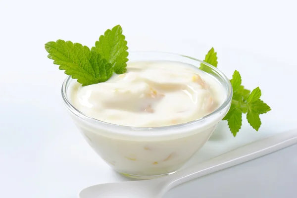 Joghurt gyümölccsel — Stock Fotó