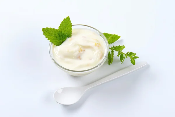 Yogurt with fruit — Stock Photo, Image