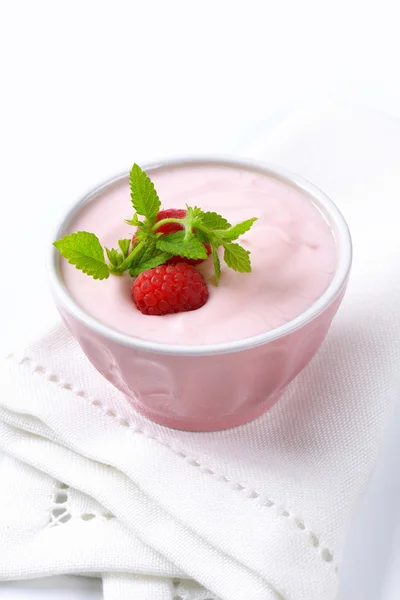 Light raspberry yogurt — Stock Photo, Image