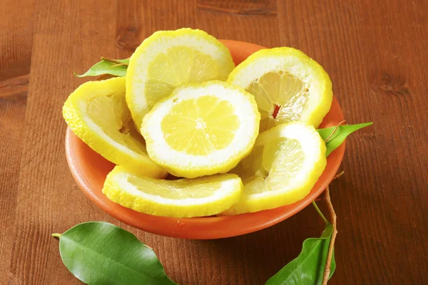 Fatias frescas de limão — Fotografia de Stock