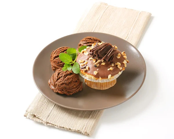 Lody orzech laskowy muffin i chocolate — Zdjęcie stockowe