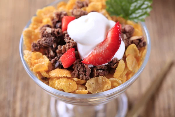 Cereales de desayuno con crema — Foto de Stock