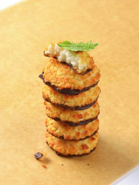 Karanlık çikolataya Hindistan cevizi çerezleri