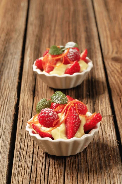 Creamy pudding with fresh fruit — Stock Photo, Image