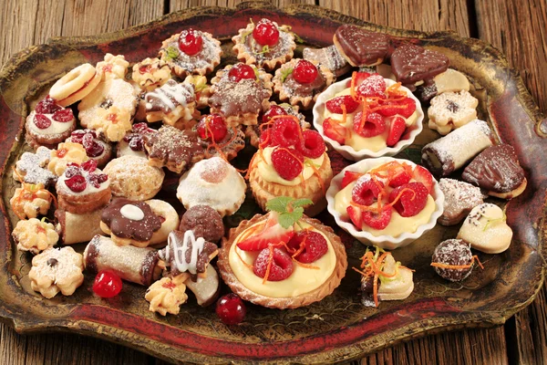 Biscotti e dessert assortiti — Foto Stock