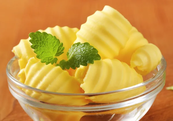 Miskę masła loki — Zdjęcie stockowe