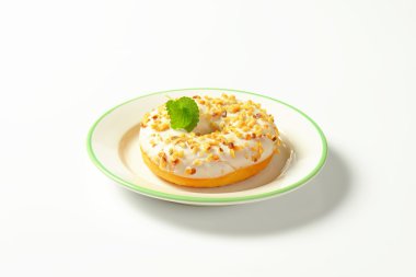 Fındık ile sırlı çörek