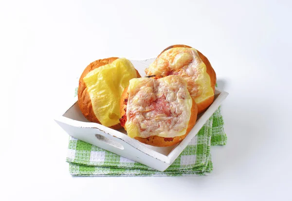 Rollos de pan con queso y jamón —  Fotos de Stock