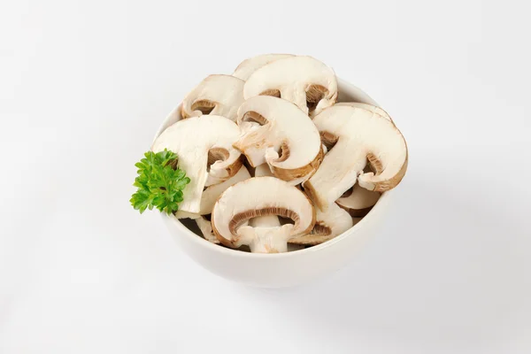 Нарезанные грибы — стоковое фото