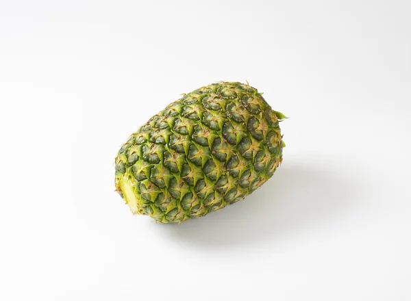 Ganze Ananas — Stockfoto