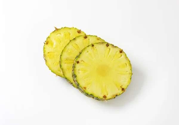 Čerstvý ananas plátky — Stock fotografie