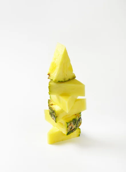 Färsk ananas klyftor — Stockfoto