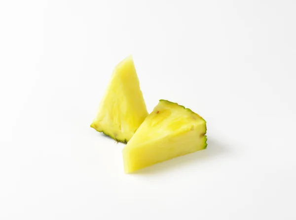 Свежие ананасовые клинья — стоковое фото