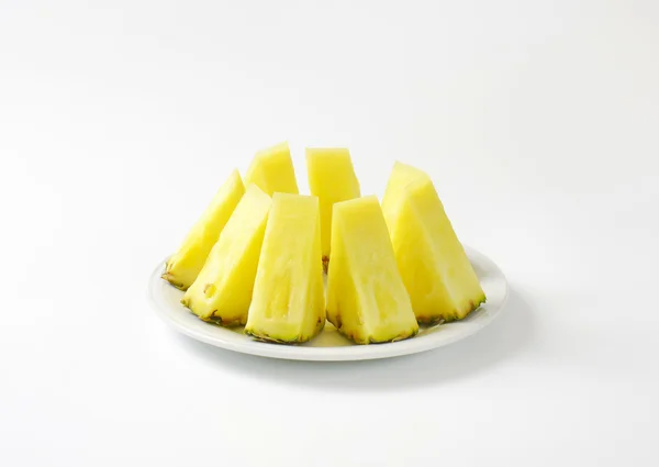 Čerstvý ananas klíny — Stock fotografie