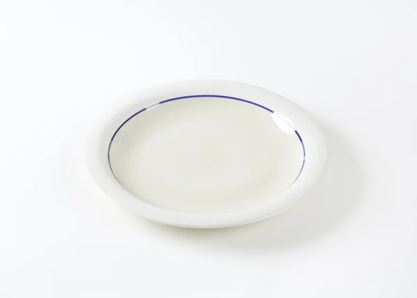 Beyaz sığ yemek tabağı — Stok fotoğraf