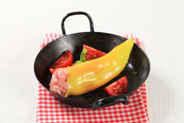 Meat stuffed yellow pepper — Stock Photo, Image