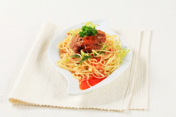 Мясной пирог со спагетти — стоковое фото
